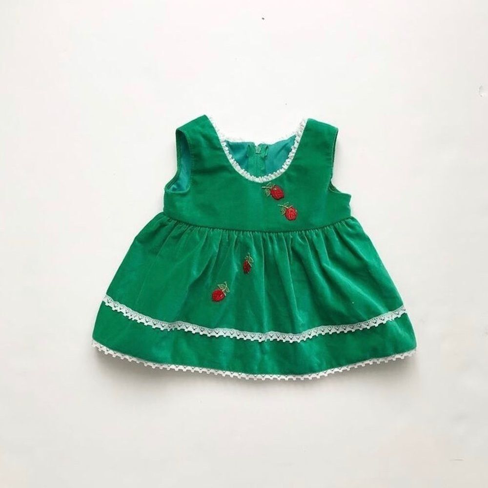 Vintage Green velvet strawberry dress EUC fits like 3-6 months